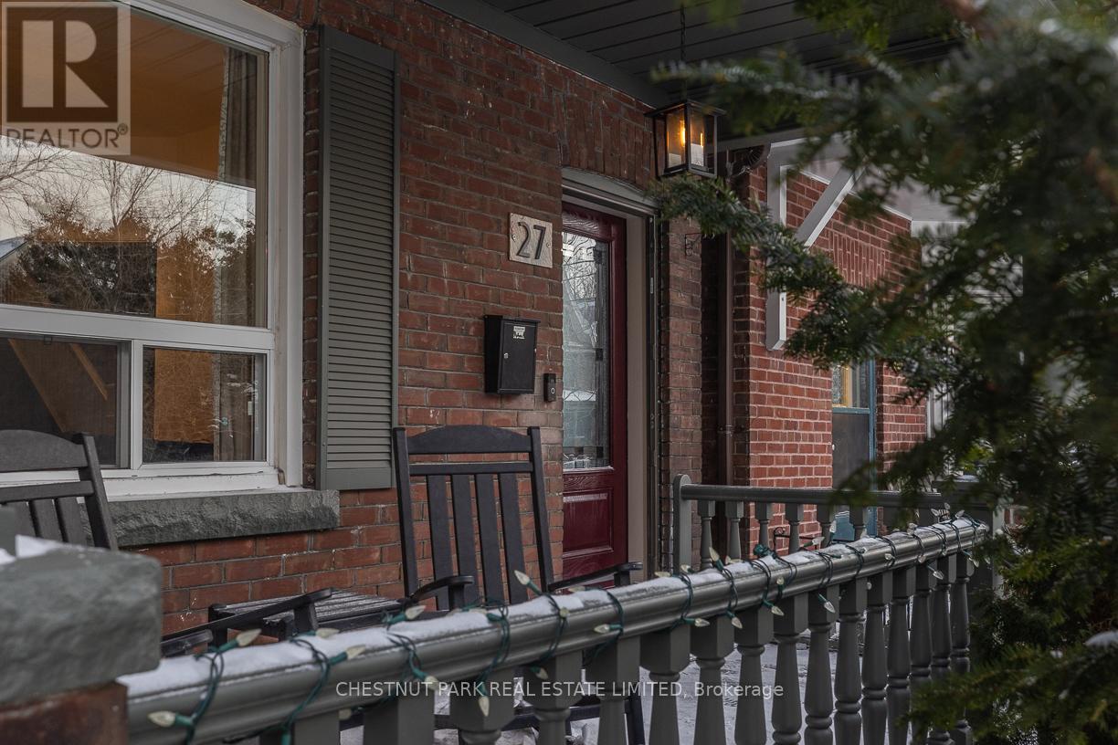 27 Radford Avenue, Toronto, Ontario  M6R 1Z5 - Photo 4 - W12731742