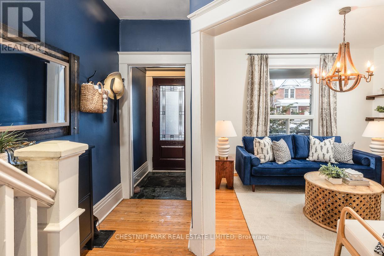 27 Radford Avenue, Toronto, Ontario  M6R 1Z5 - Photo 5 - W12731742