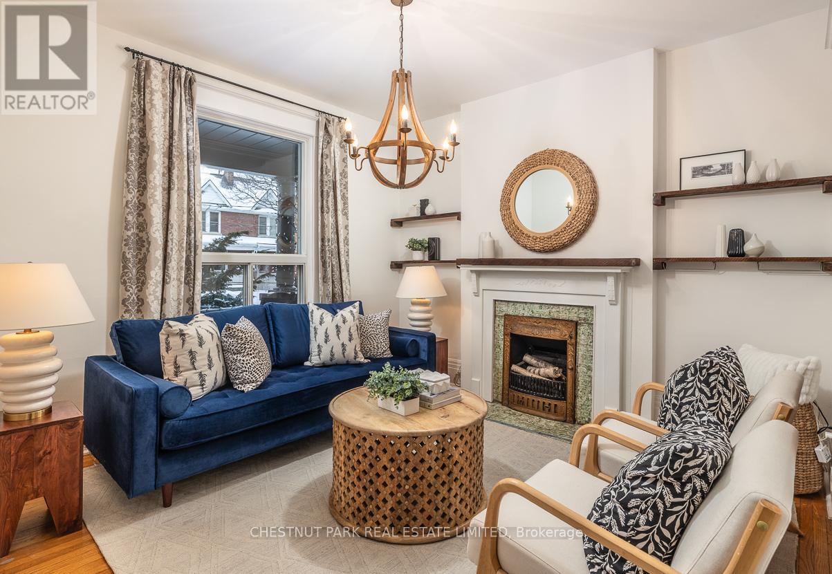 27 Radford Avenue, Toronto, Ontario  M6R 1Z5 - Photo 6 - W12731742