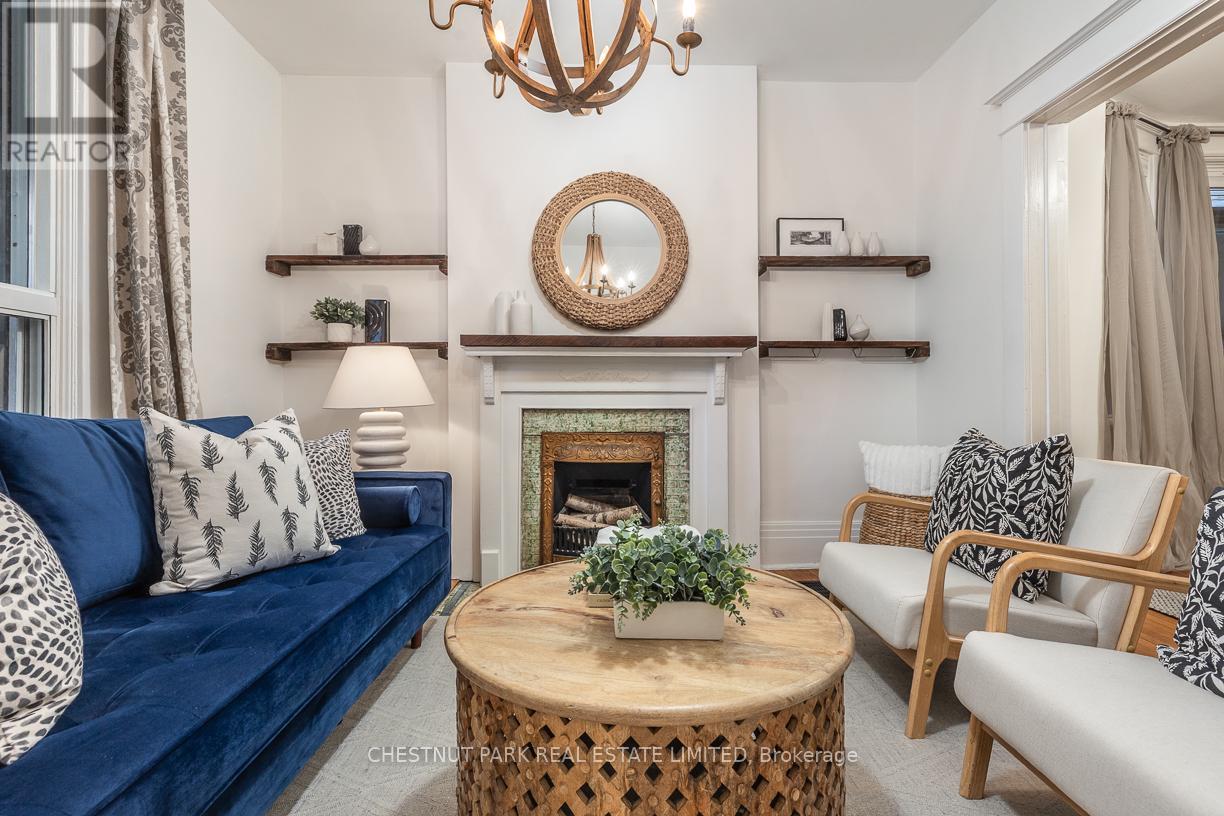 27 Radford Avenue, Toronto, Ontario  M6R 1Z5 - Photo 7 - W12731742