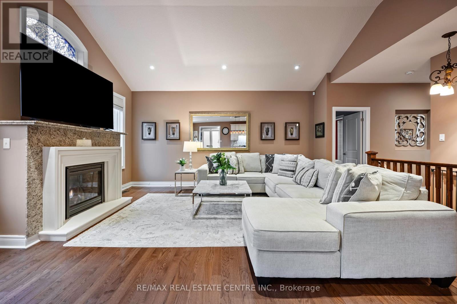 59 Young Court, Orangeville, Ontario  L9W 0A8 - Photo 5 - W12731744