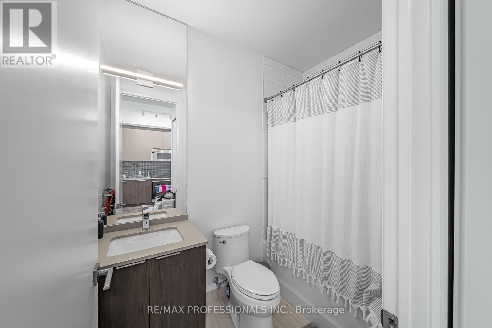 2005 - 20 Brin Drive, Toronto, Ontario  M8X 1Y6 - Photo 6 - W12731780