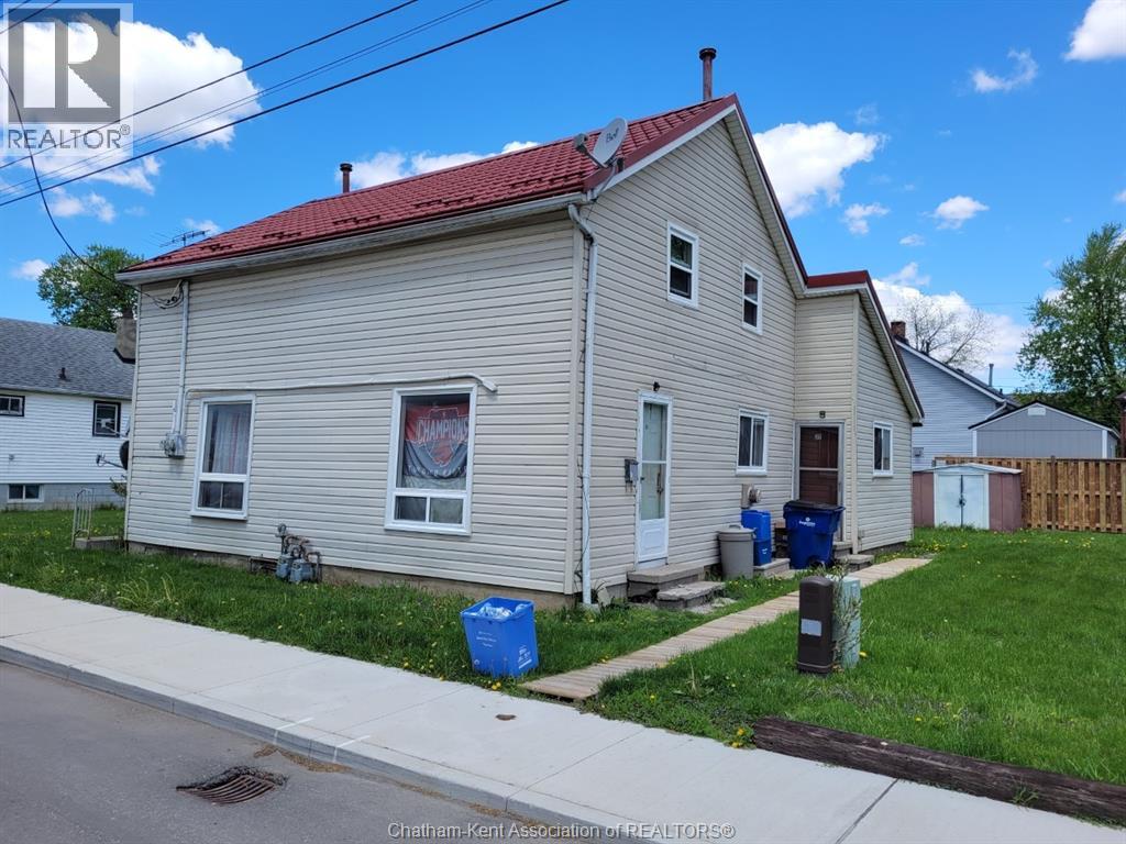 MLS# 26001775: 37/39 Kirk STREET, Chatham, Canada