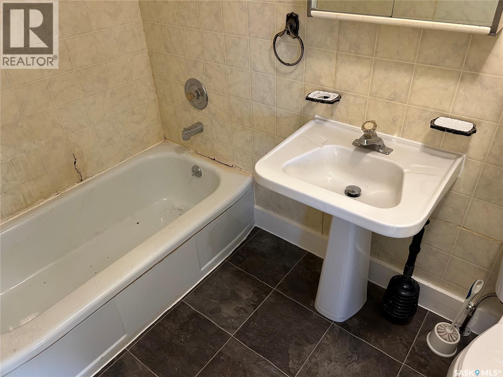 605 2nd Street, Estevan, Saskatchewan  S4A 0K8 - Photo 15 - SK027445