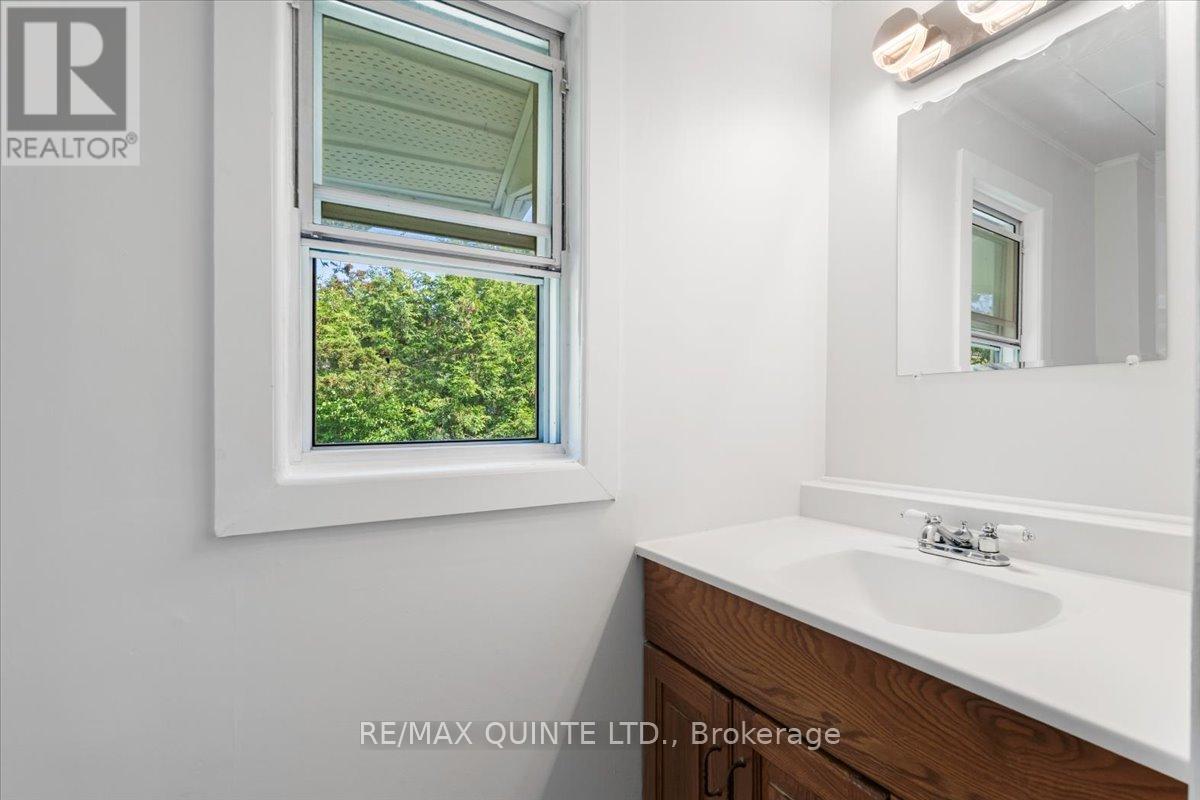 20 County Road 17, Prince Edward County, Ontario  K0K 2T0 - Photo 12 - X12223401