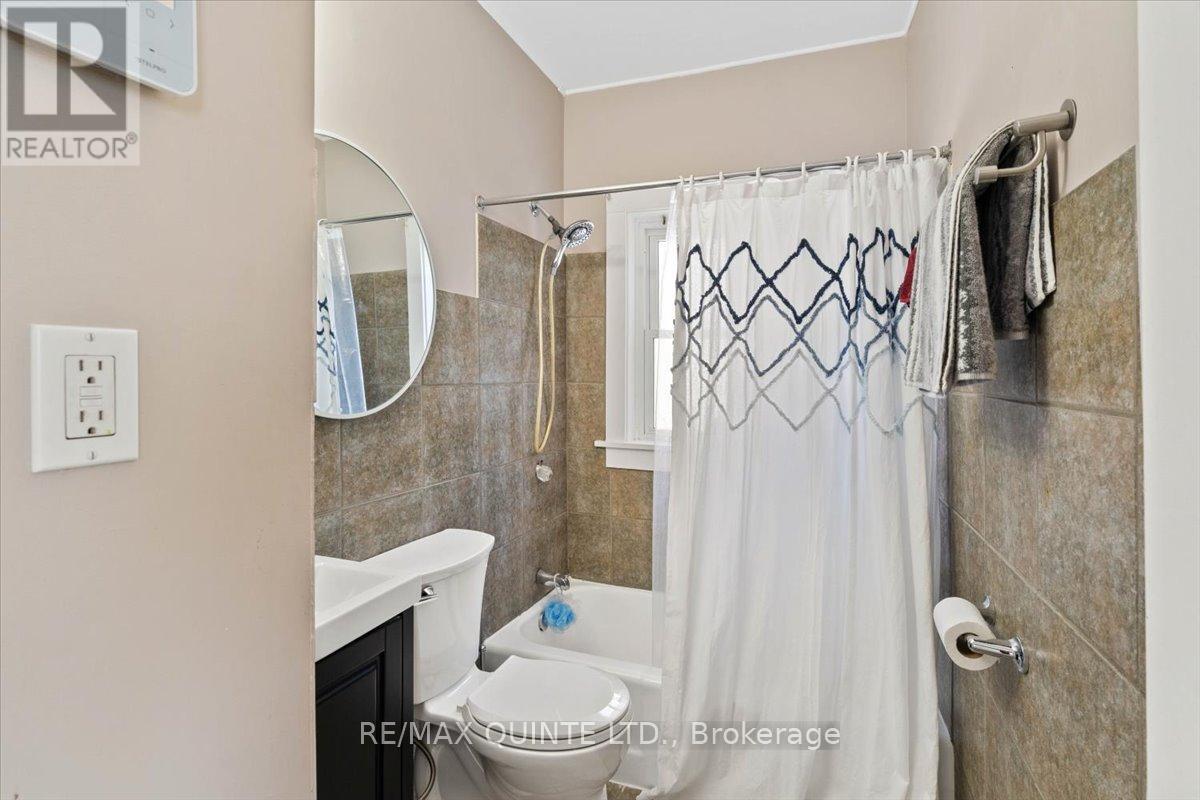 5-7 Chapel Street, Prince Edward County, Ontario  K0K 2T0 - Photo 17 - X12384783