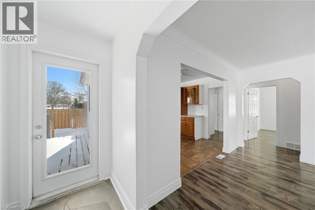 11 Nickerson Avenue, St. Catharines, Ontario  L2N 3L9 - Photo 3 - 40800741