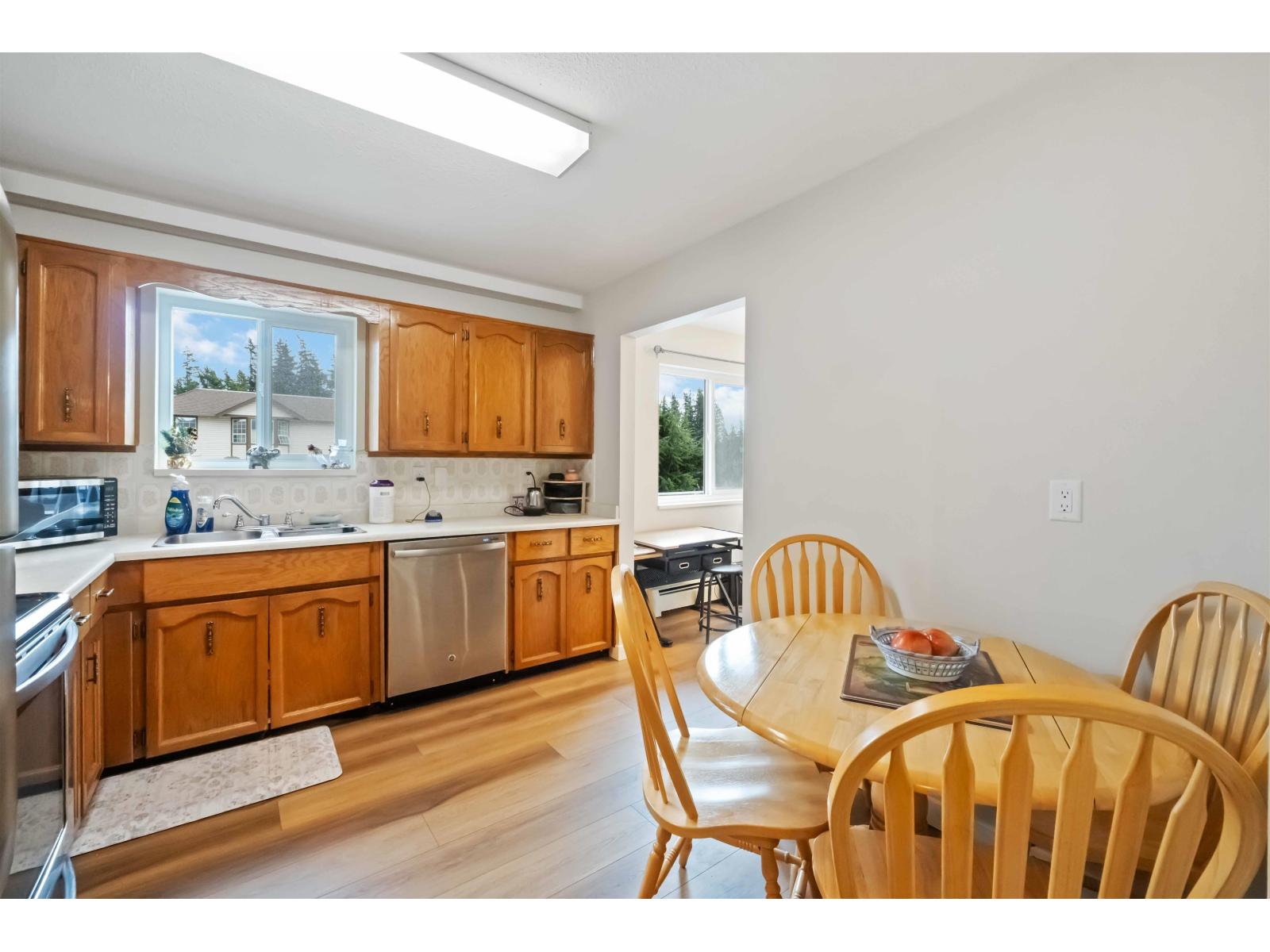 201 32119 Old Yale Road, Abbotsford, British Columbia  V2T 2C8 - Photo 3 - R3083381