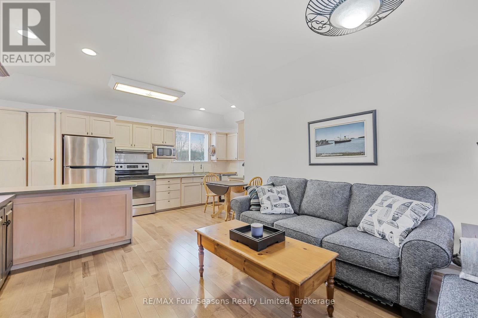 3 Sydenham Trail E, Clearview, Ontario  L0M 1H0 - Photo 15 - S12731946