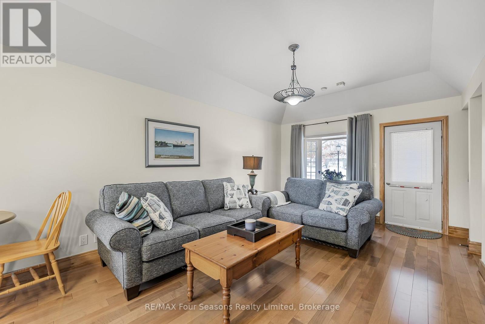 3 Sydenham Trail E, Clearview, Ontario  L0M 1H0 - Photo 17 - S12731946