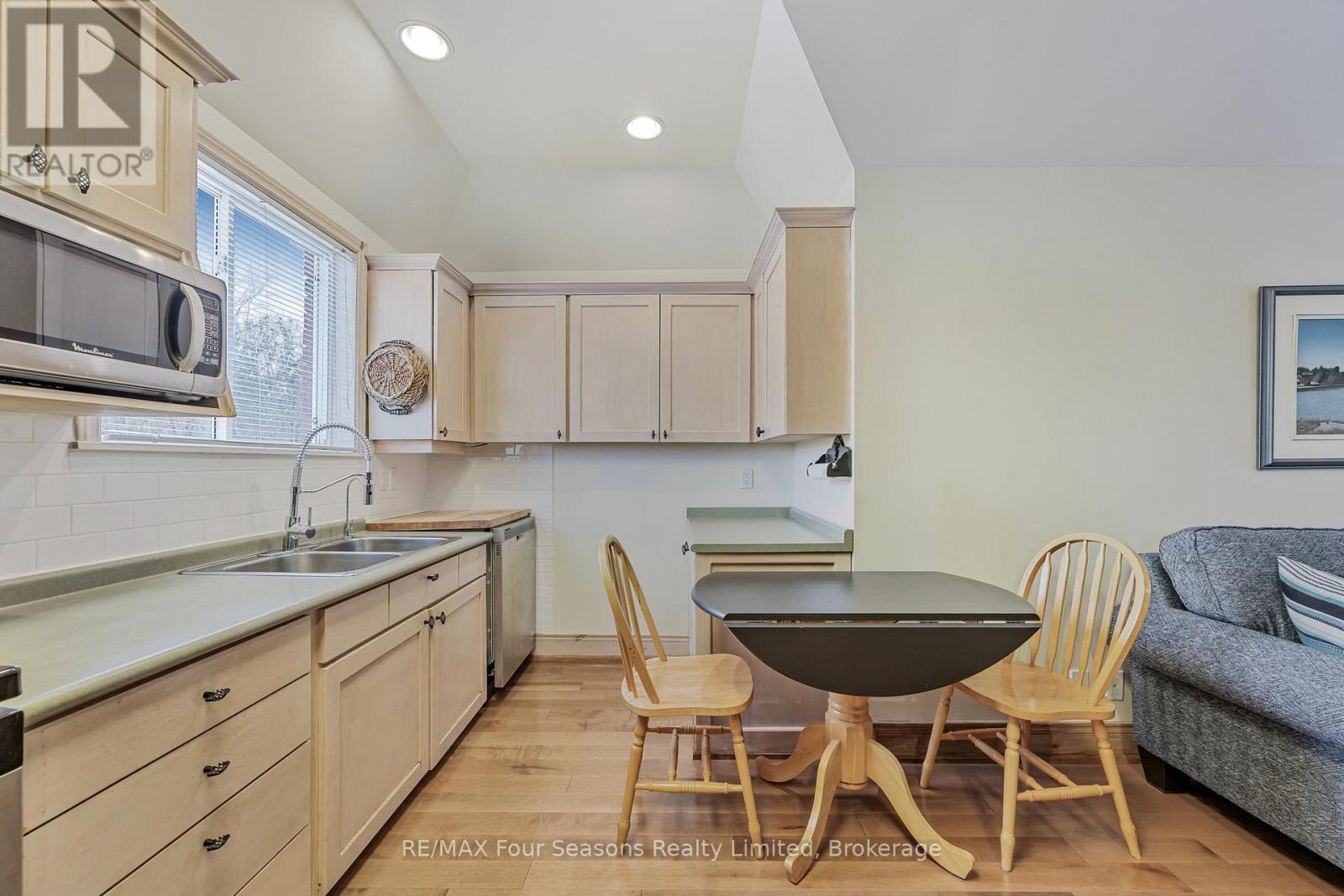 3 Sydenham Trail E, Clearview, Ontario  L0M 1H0 - Photo 20 - S12731946