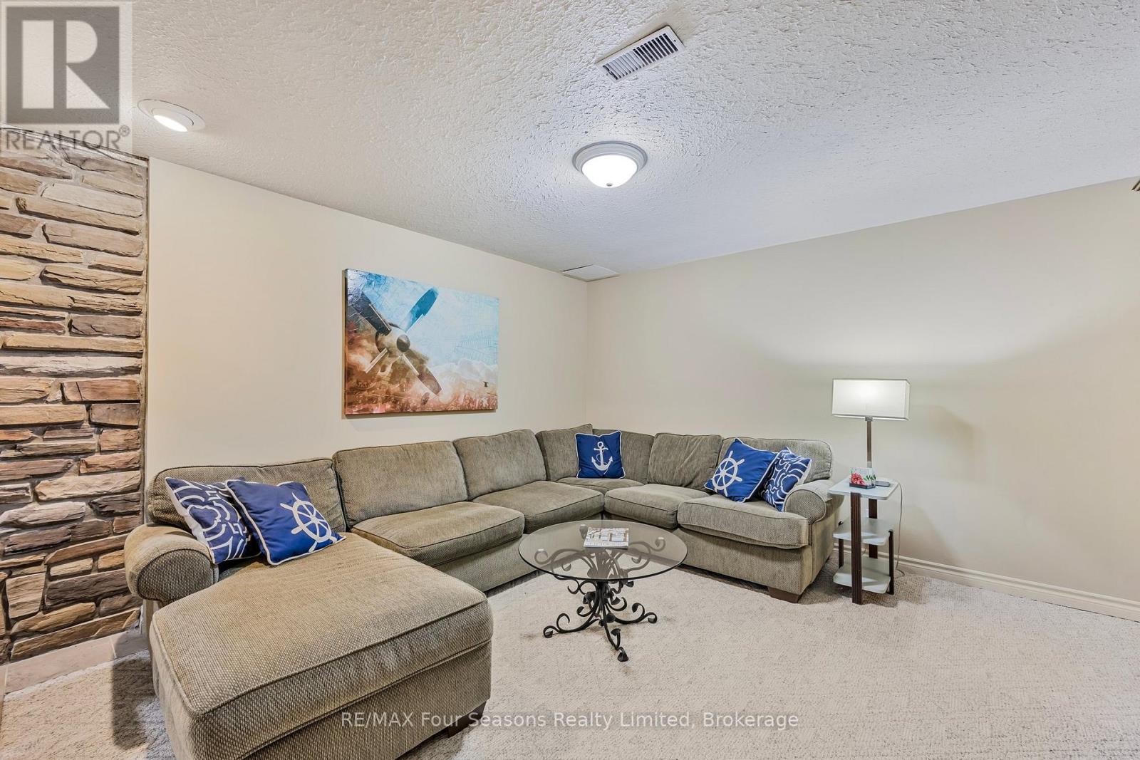 3 Sydenham Trail E, Clearview, Ontario  L0M 1H0 - Photo 27 - S12731946