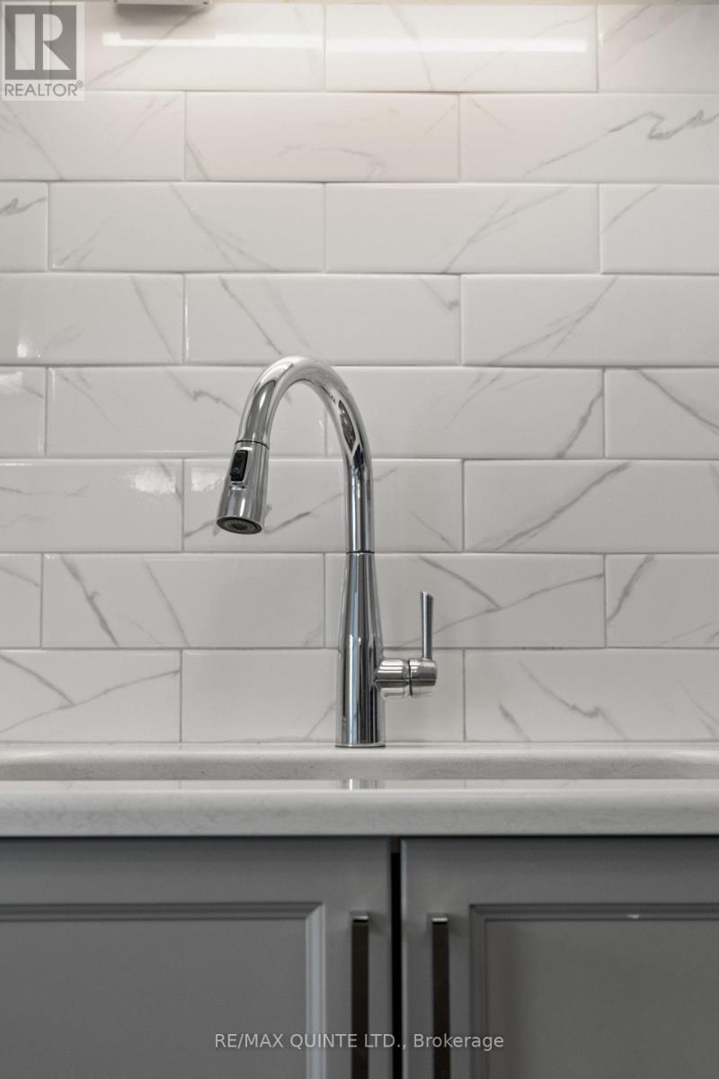 12 Otonabee Street, Belleville (Thurlow Ward), Ontario  K8N 0T3 - Photo 11 - X12731960