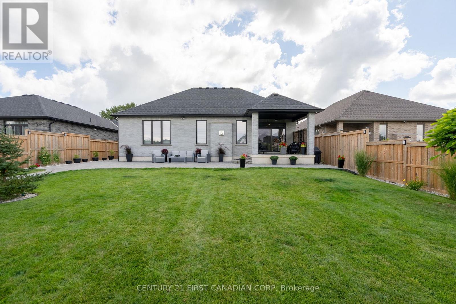 16 Foxborough Place, Thames Centre, Ontario  N0M 2P0 - Photo 37 - X12731888