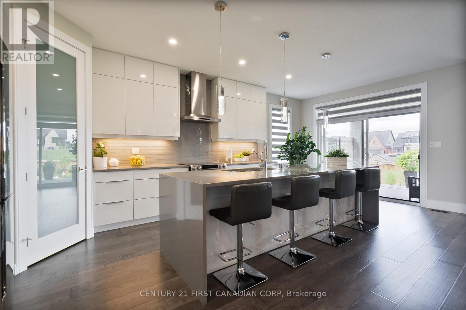 16 Foxborough Place, Thames Centre, Ontario  N0M 2P0 - Photo 6 - X12731888