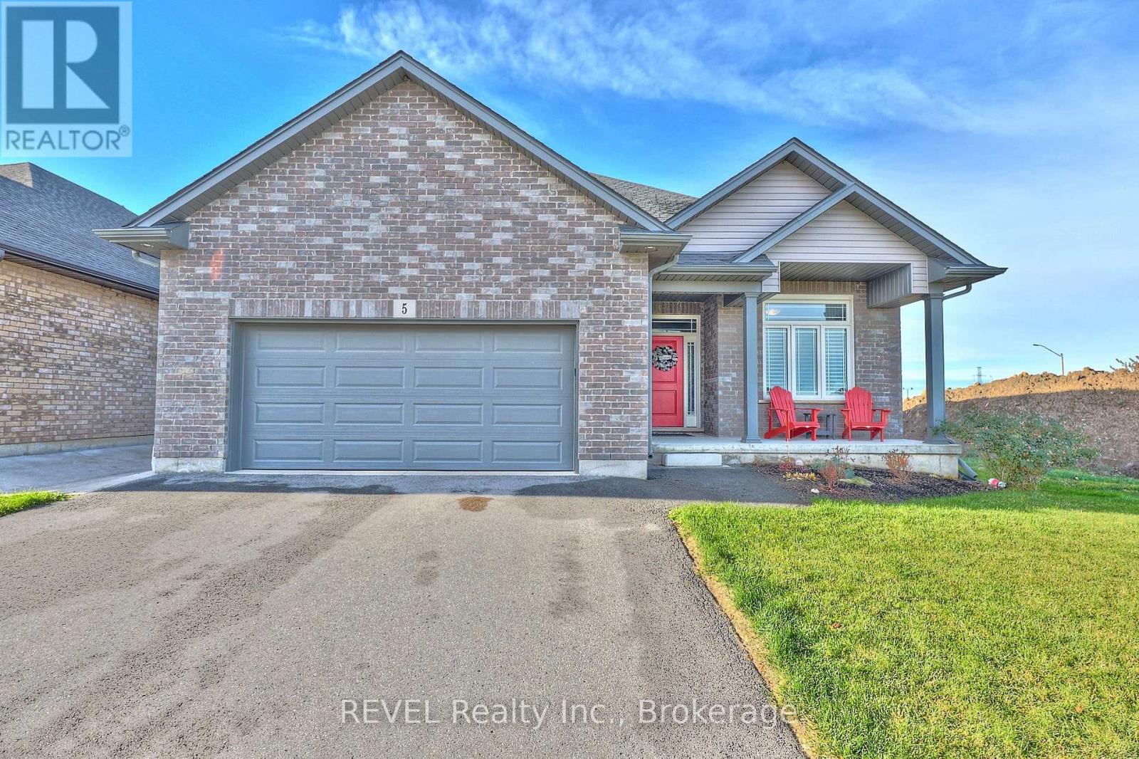 5 Cinnamon Street, Thorold, Ontario  L2V 0H5 - Photo 4 - X12731882