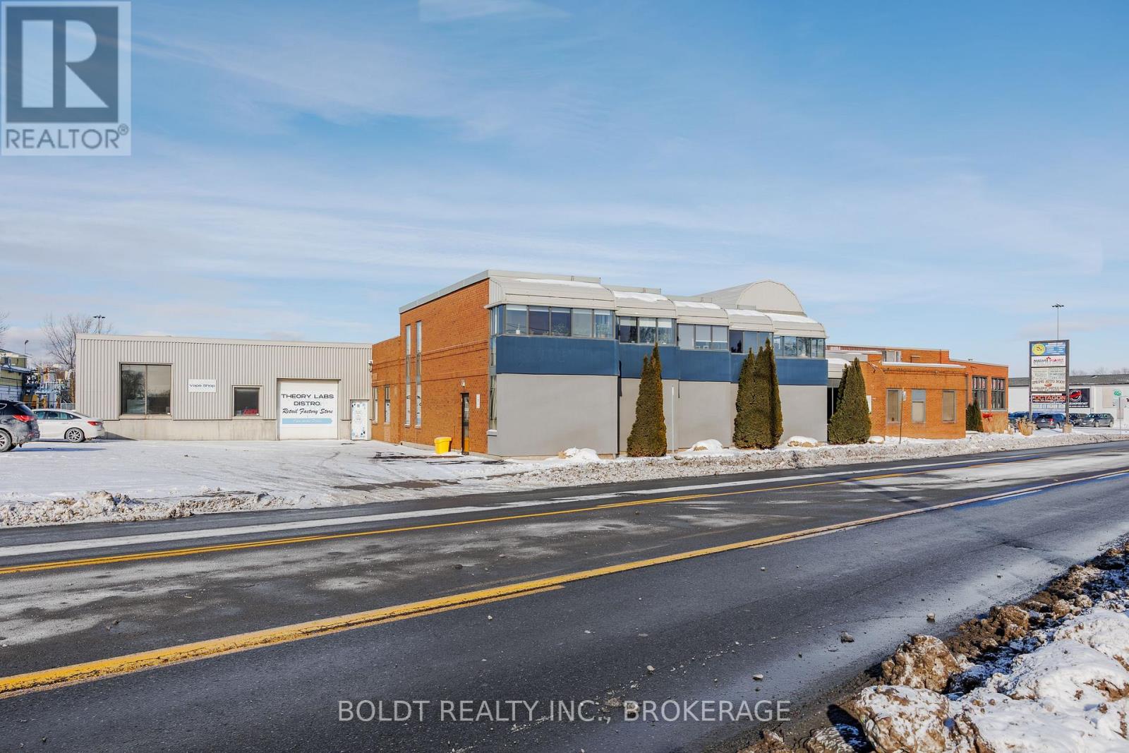 120 - 325 Welland Avenue, St. Catharines, Ontario  L2R 2R2 - Photo 2 - X12731962