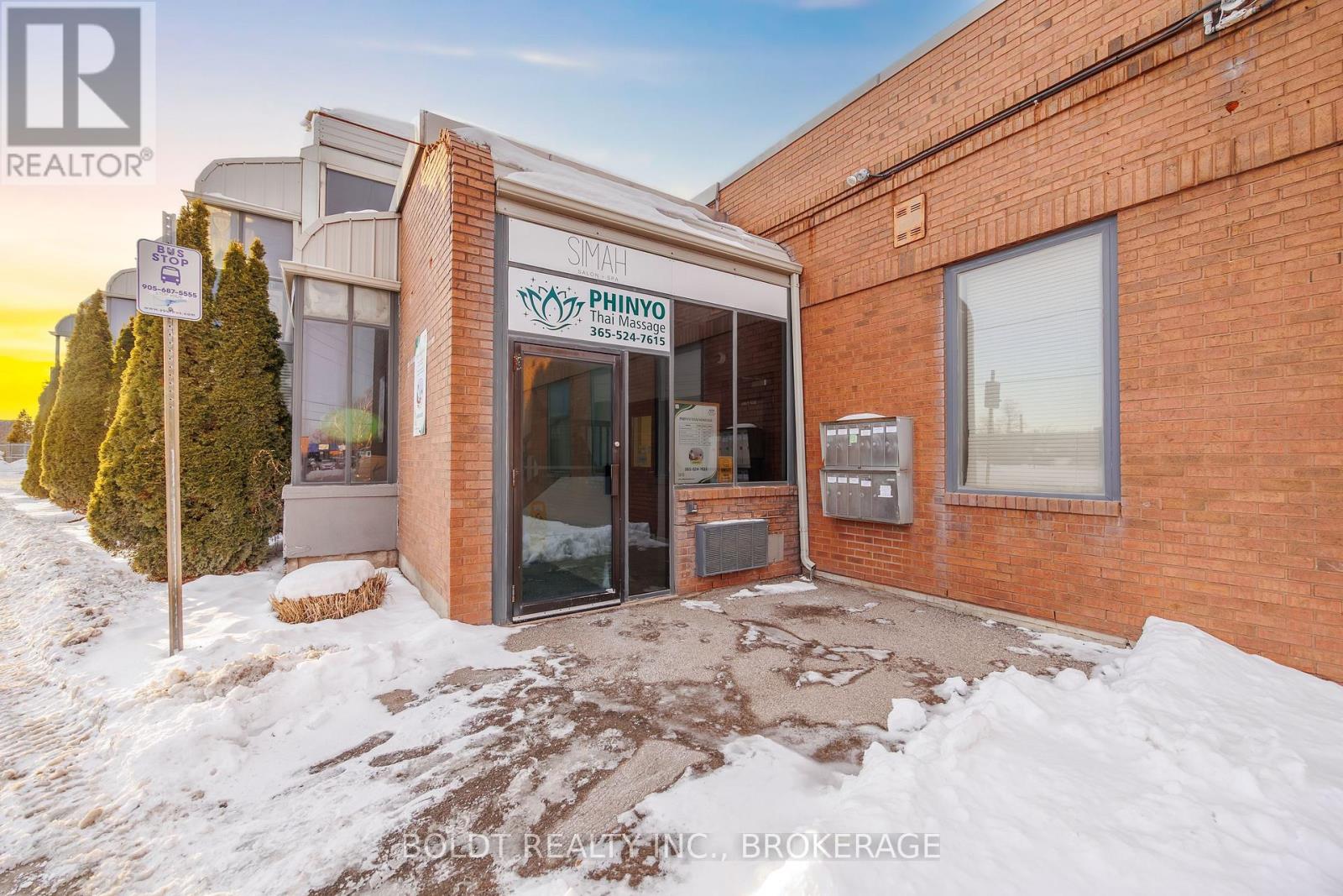 120 - 325 Welland Avenue, St. Catharines, Ontario  L2R 2R2 - Photo 3 - X12731962