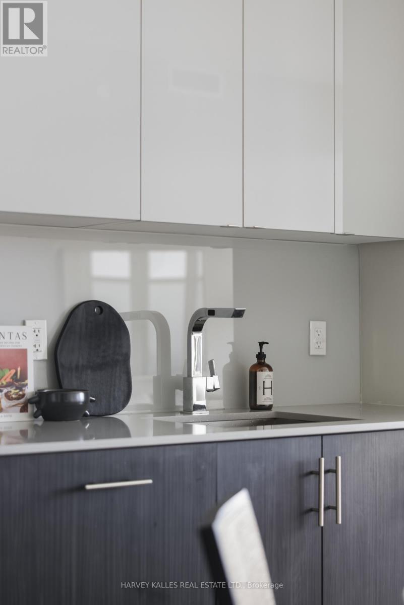 2209 - 330 Richmond Street W, Toronto, Ontario  M5V 1X2 - Photo 10 - C12731824