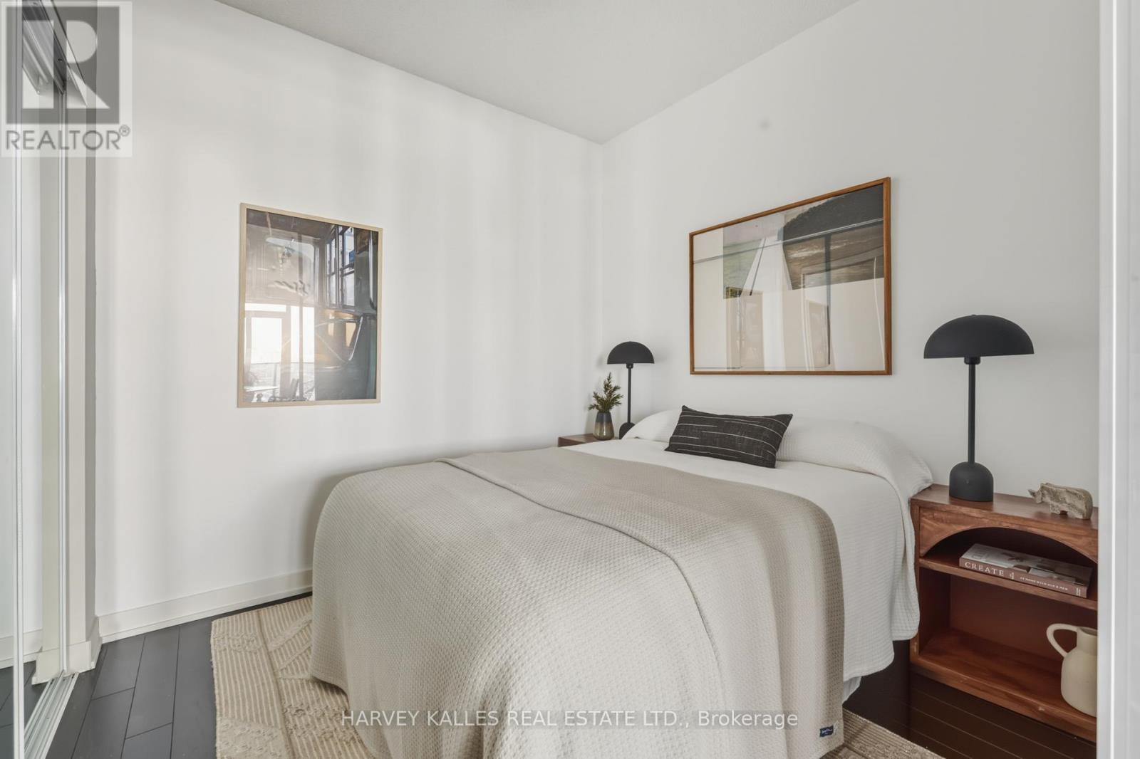 2209 - 330 Richmond Street W, Toronto, Ontario  M5V 1X2 - Photo 17 - C12731824