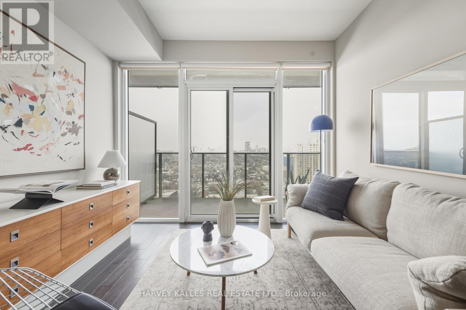 2209 - 330 Richmond Street W, Toronto, Ontario  M5V 1X2 - Photo 2 - C12731824