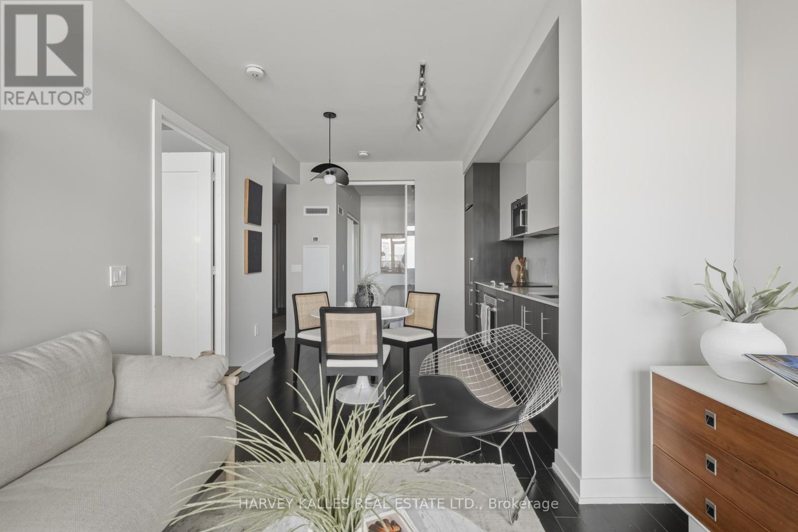 2209 - 330 Richmond Street W, Toronto, Ontario  M5V 1X2 - Photo 5 - C12731824