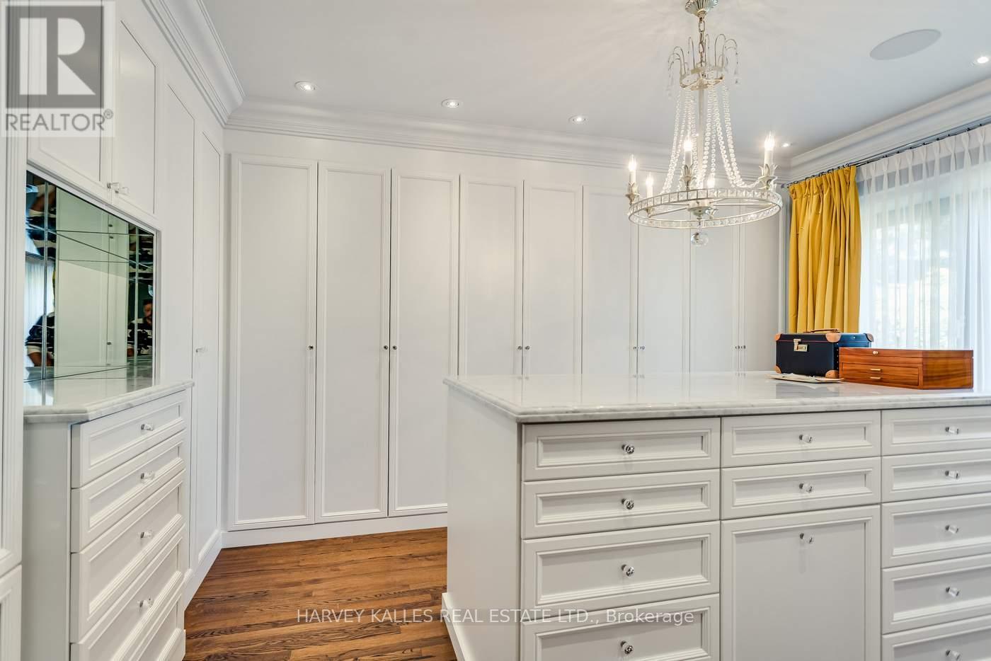 92 South Drive, Toronto, Ontario  M4W 1R6 - Photo 17 - C12731854