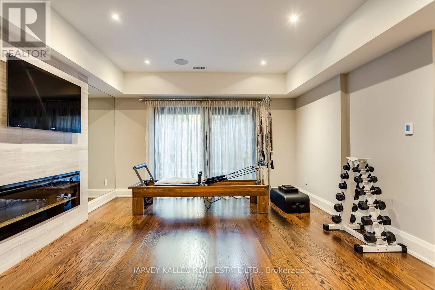 92 South Drive, Toronto, Ontario  M4W 1R6 - Photo 23 - C12731854