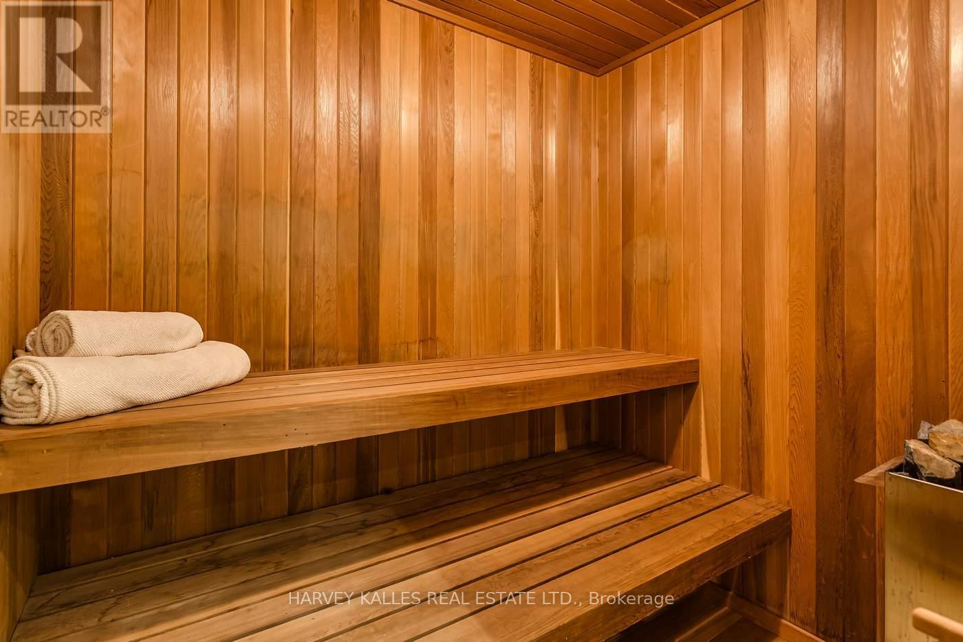 92 South Drive, Toronto, Ontario  M4W 1R6 - Photo 25 - C12731854