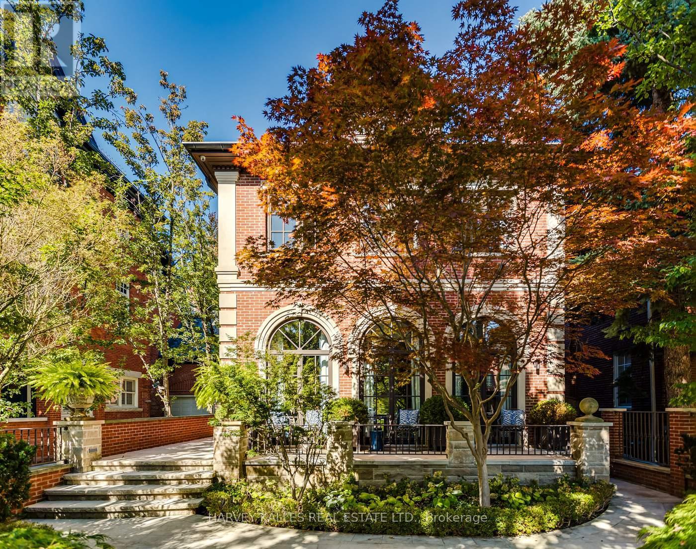 92 South Drive, Toronto, Ontario  M4W 1R6 - Photo 3 - C12731854