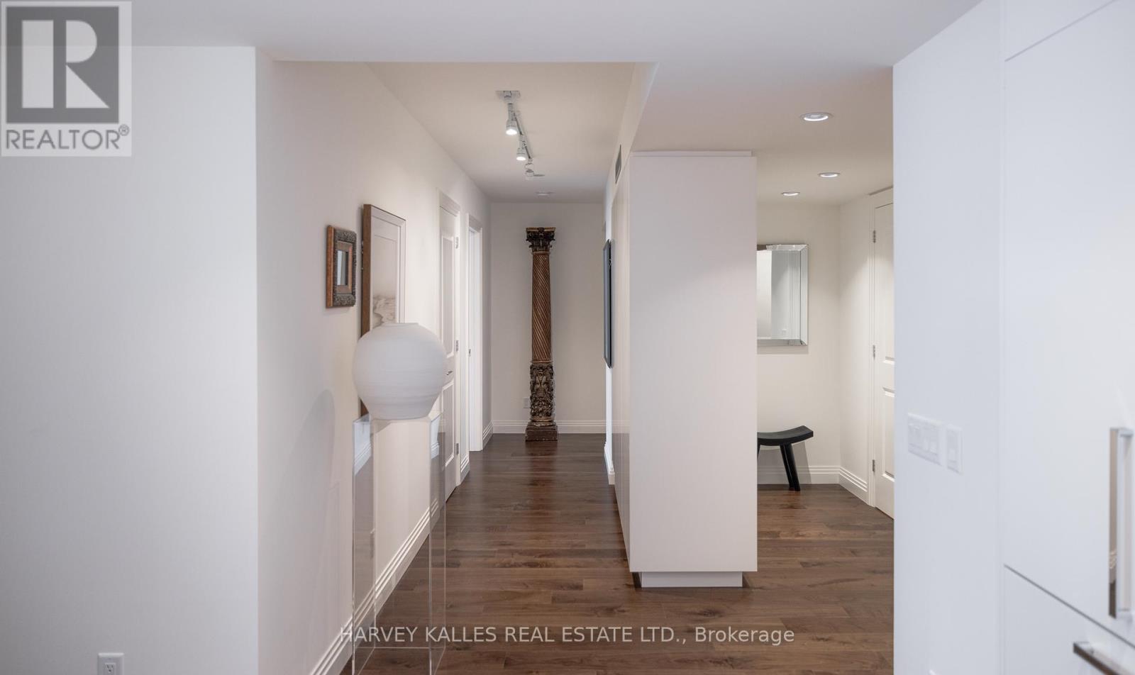 123 - 1 Benvenuto Place, Toronto, Ontario  M4V 2L1 - Photo 3 - C12731998