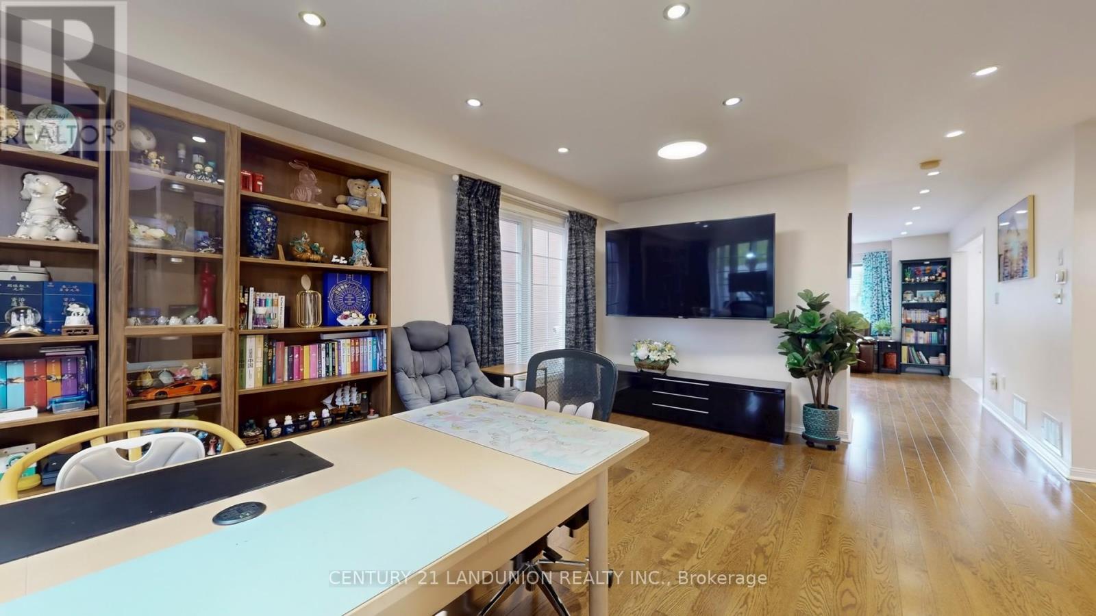 10 Majestic Drive, Markham, Ontario  L6C 2B2 - Photo 13 - N12732002