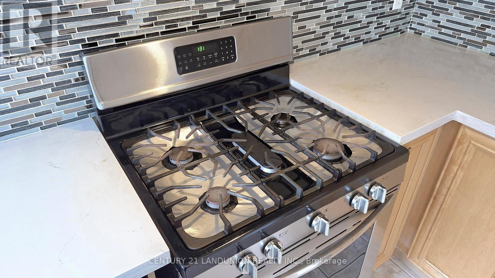 10 Majestic Drive, Markham, Ontario  L6C 2B2 - Photo 18 - N12732002