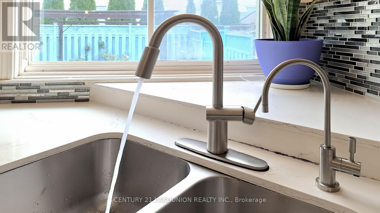 10 Majestic Drive, Markham, Ontario  L6C 2B2 - Photo 19 - N12732002