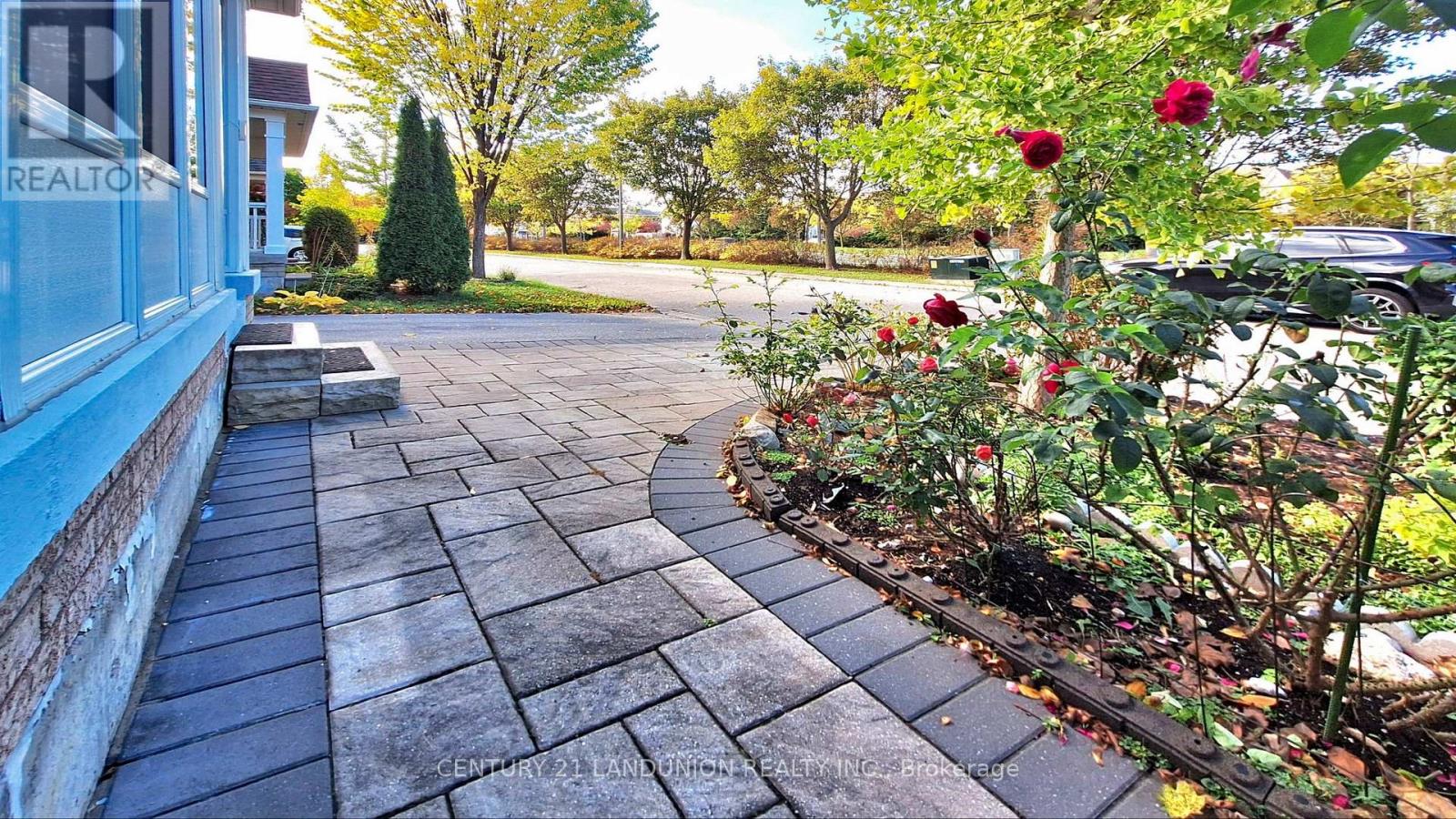 10 Majestic Drive, Markham, Ontario  L6C 2B2 - Photo 4 - N12732002