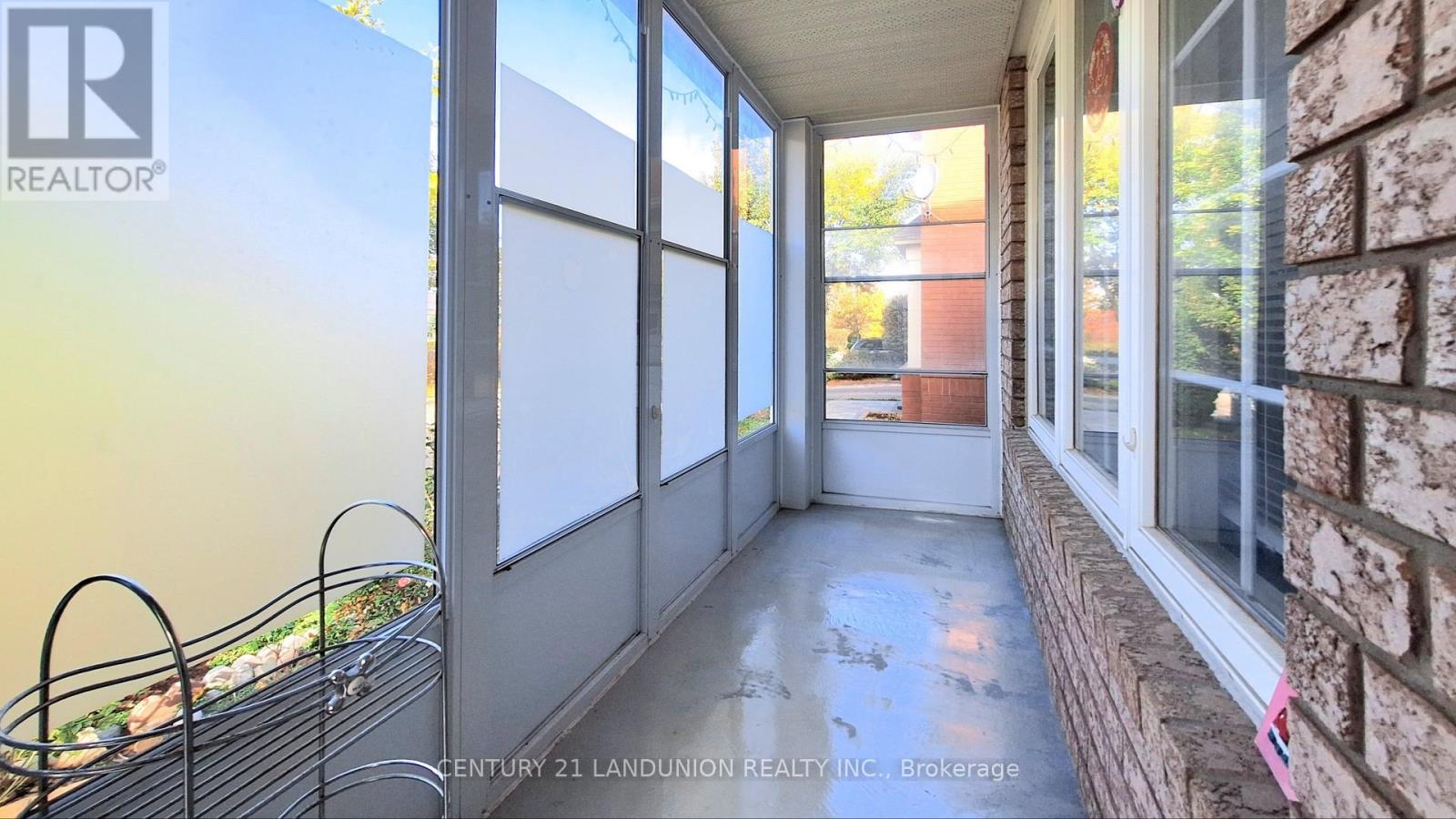 10 Majestic Drive, Markham, Ontario  L6C 2B2 - Photo 5 - N12732002