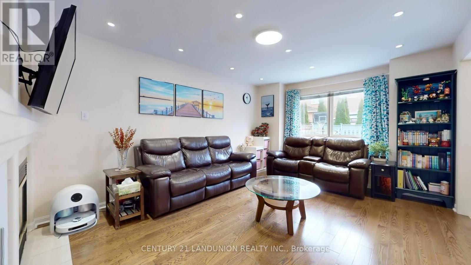 10 Majestic Drive, Markham, Ontario  L6C 2B2 - Photo 7 - N12732002