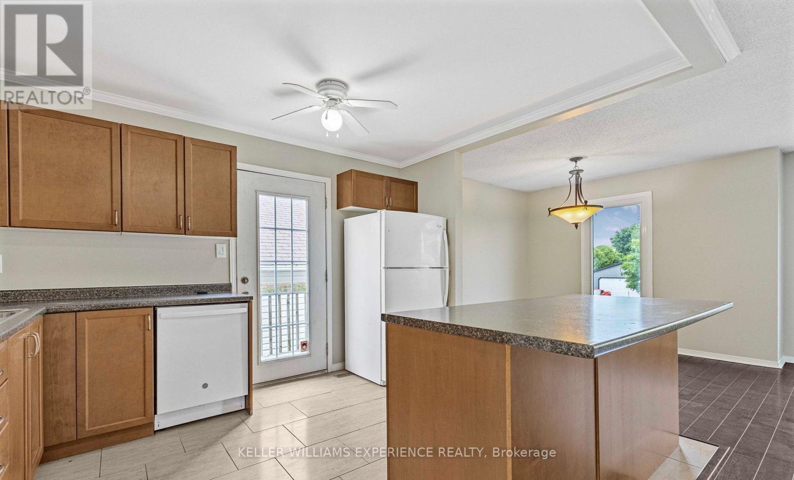 16 Herrell Avenue, Barrie (Painswick North), Ontario  L4N 6T5 - Photo 3 - S12731836