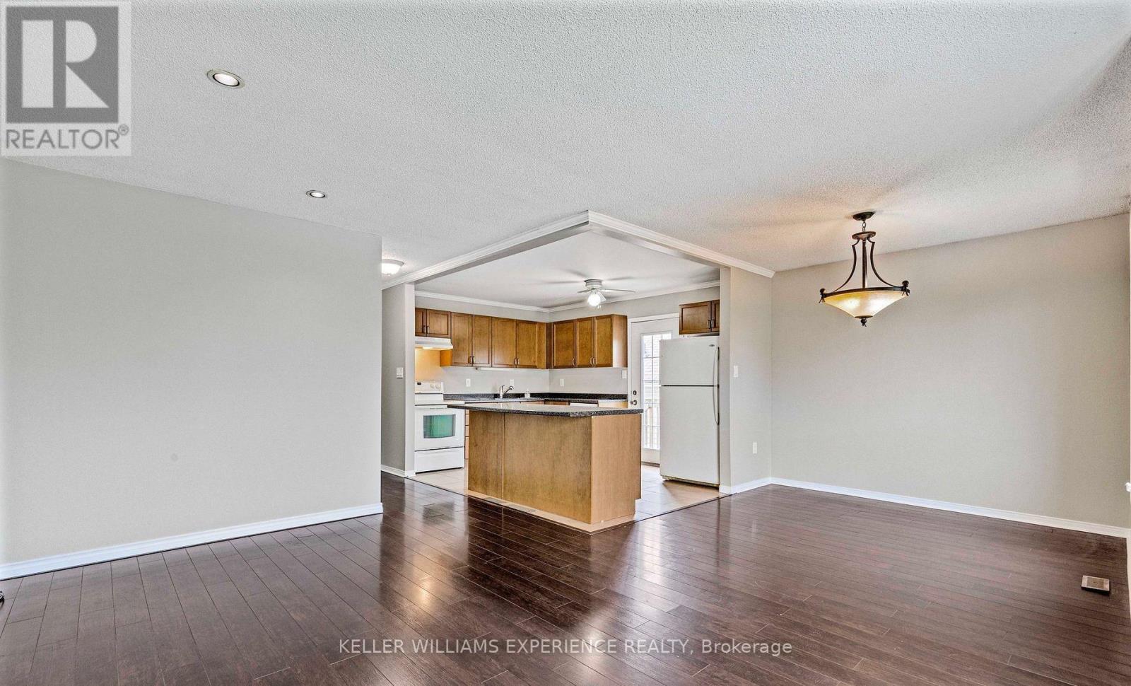 16 Herrell Avenue, Barrie (Painswick North), Ontario  L4N 6T5 - Photo 5 - S12731836