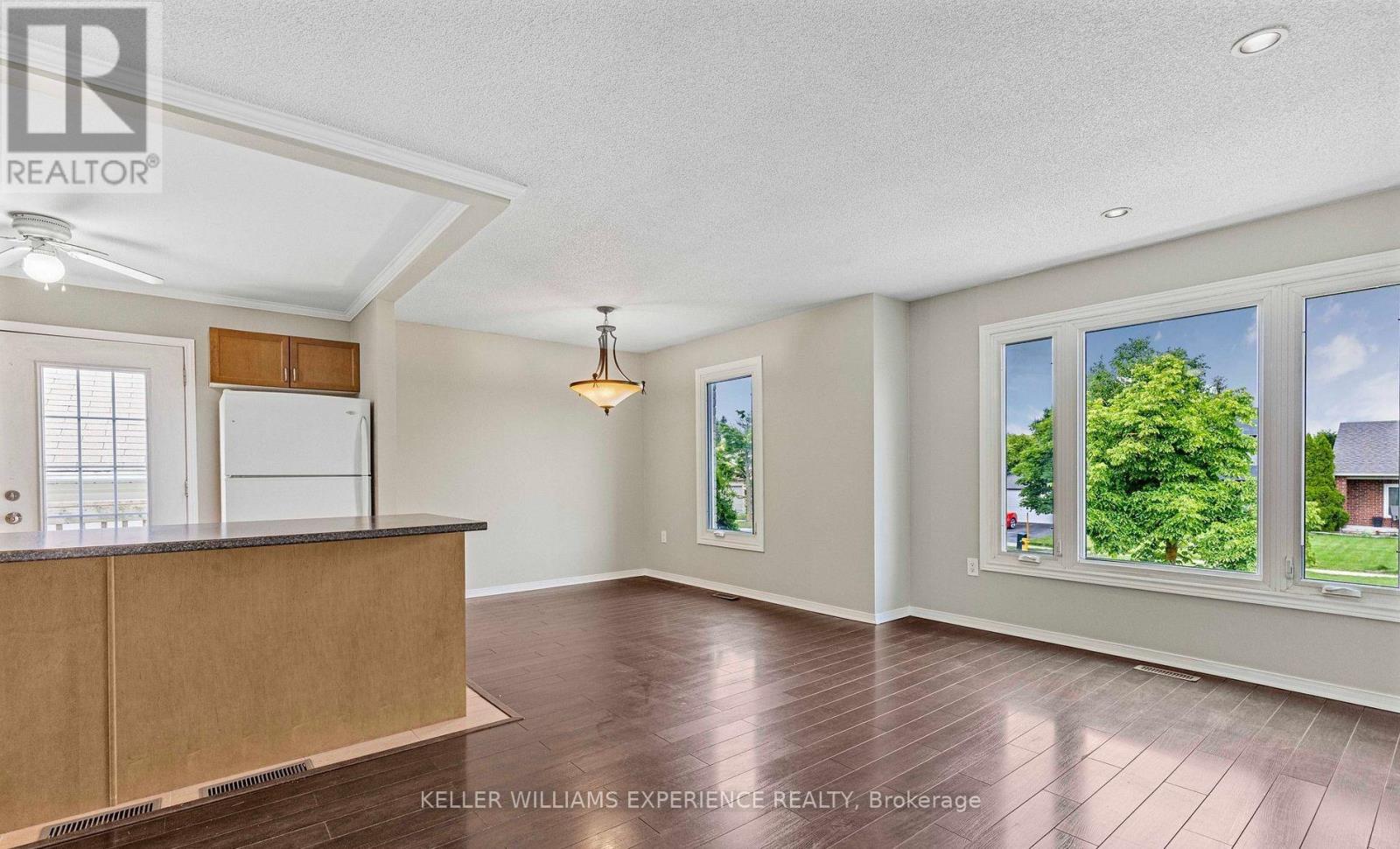 16 Herrell Avenue, Barrie (Painswick North), Ontario  L4N 6T5 - Photo 6 - S12731836