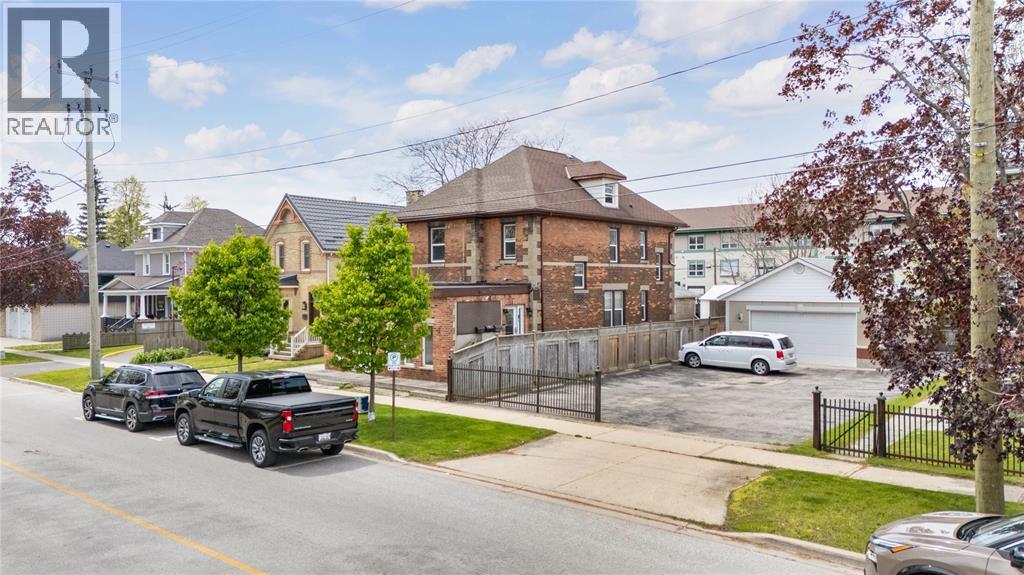 169 Christina Street South, Sarnia, Ontario  N7T 2M9 - Photo 2 - 26002013