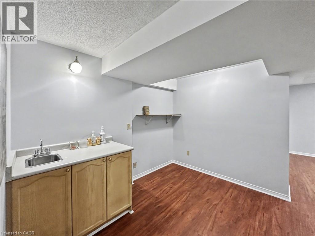 2215 Cleaver Avenue Unit# 22, Burlington, Ontario  L7M 4C5 - Photo 22 - 40801033