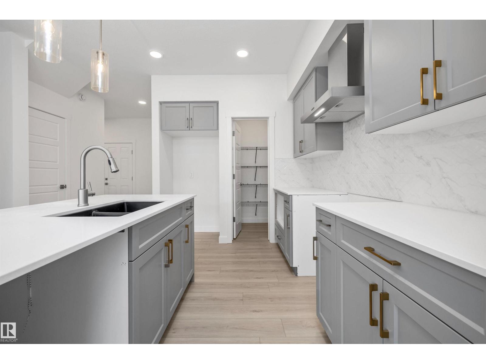 921 19 Av Nw, Edmonton, Alberta  T6T 2X4 - Photo 11 - E4470952