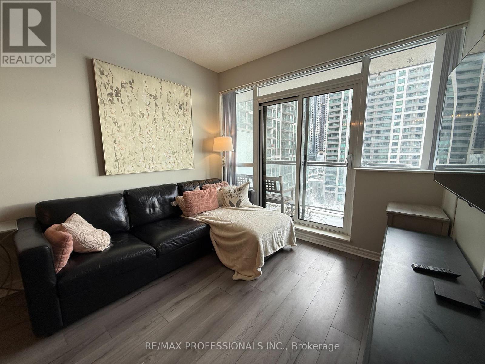 909 - 349 Rathburn Road W, Mississauga, Ontario  L5B 0G9 - Photo 10 - W12731820