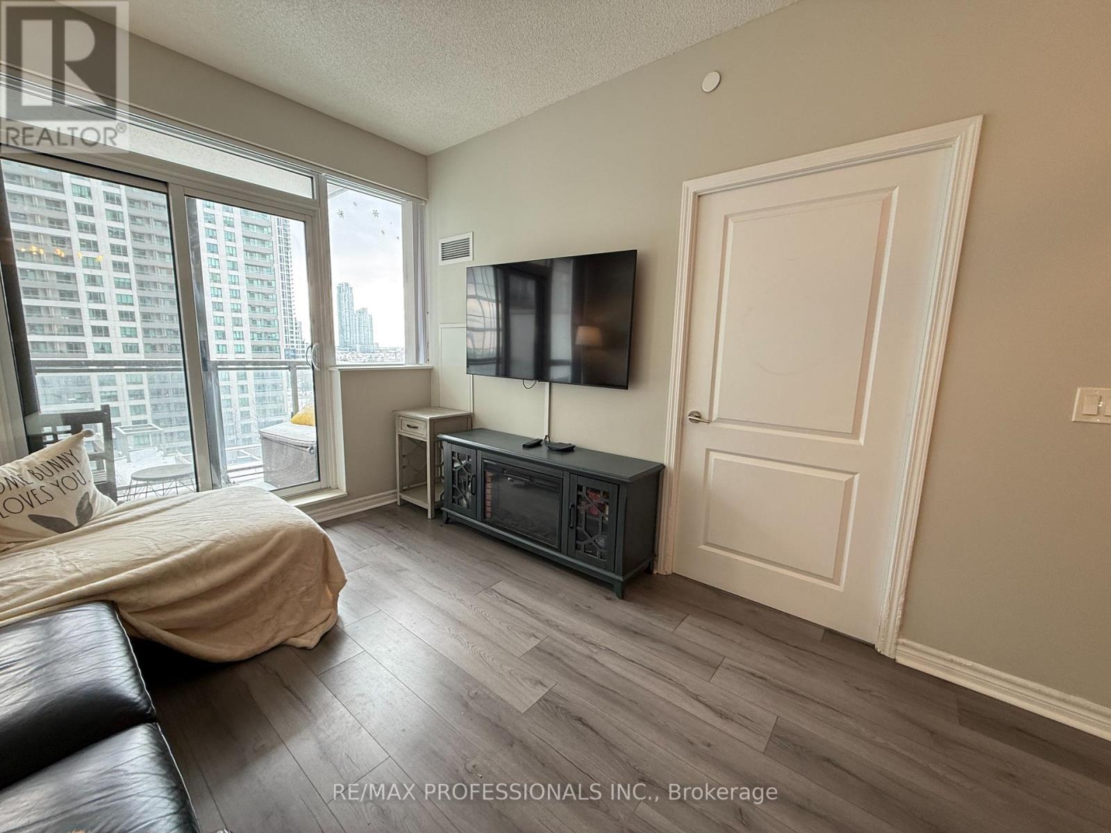 909 - 349 Rathburn Road W, Mississauga, Ontario  L5B 0G9 - Photo 11 - W12731820