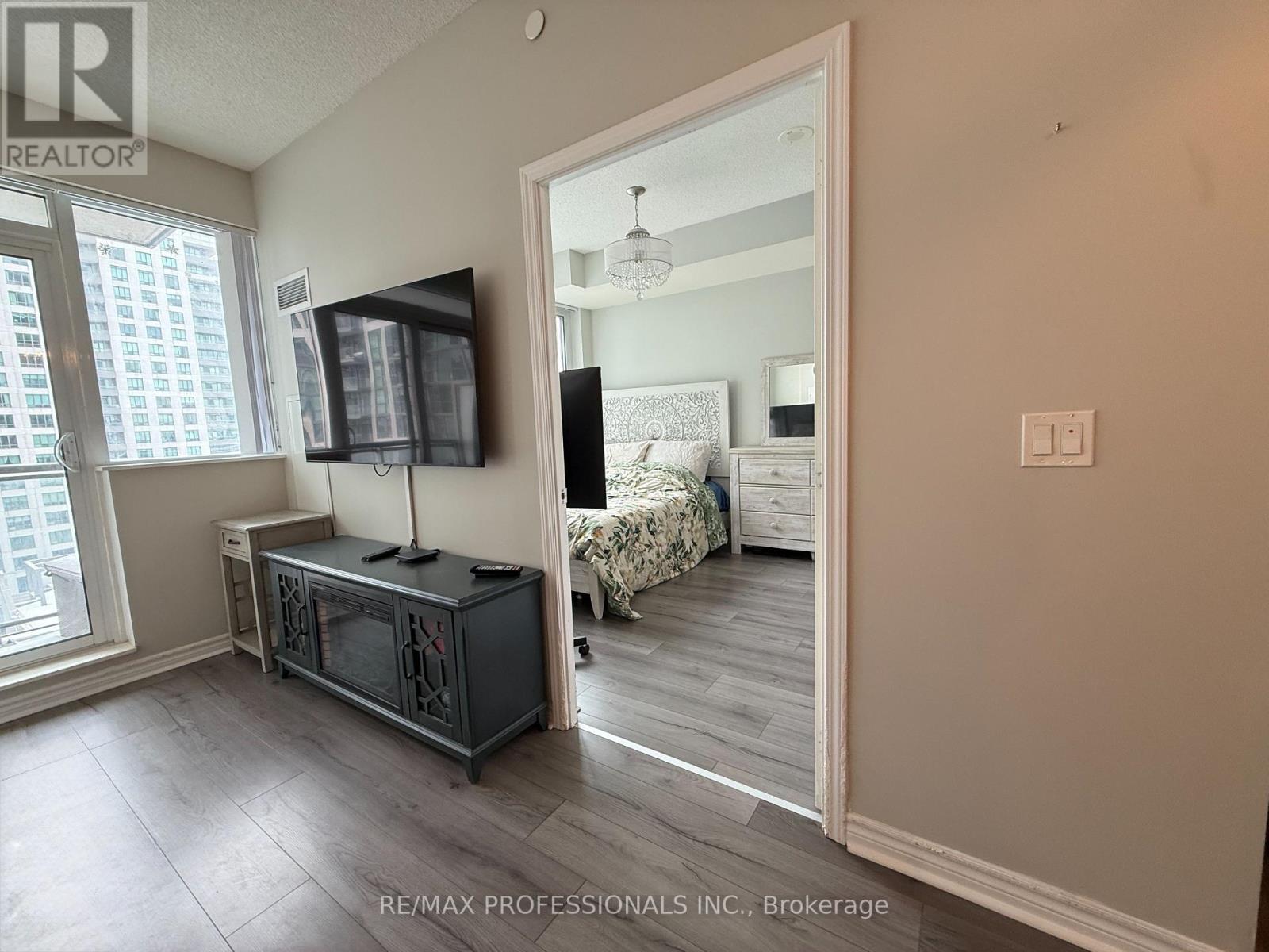 909 - 349 Rathburn Road W, Mississauga, Ontario  L5B 0G9 - Photo 13 - W12731820