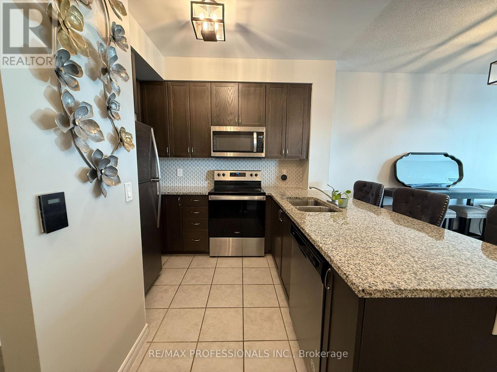 909 - 349 Rathburn Road W, Mississauga, Ontario  L5B 0G9 - Photo 5 - W12731820