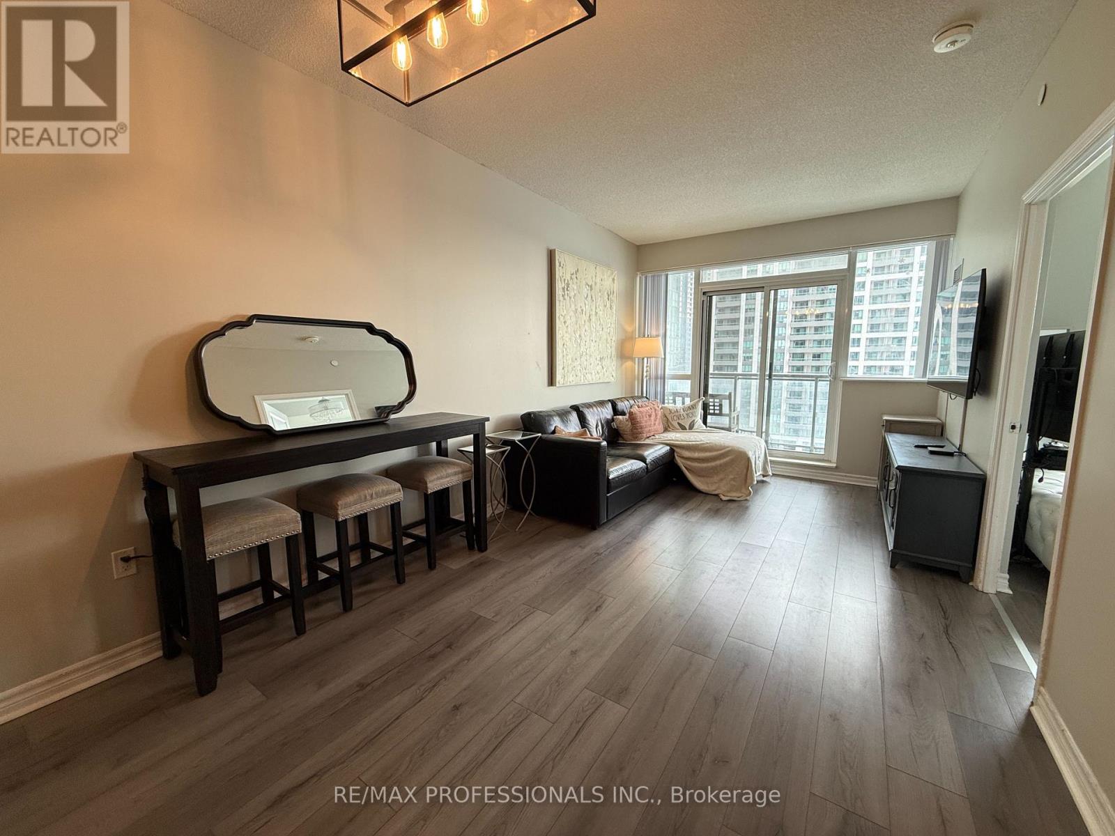 909 - 349 Rathburn Road W, Mississauga, Ontario  L5B 0G9 - Photo 7 - W12731820