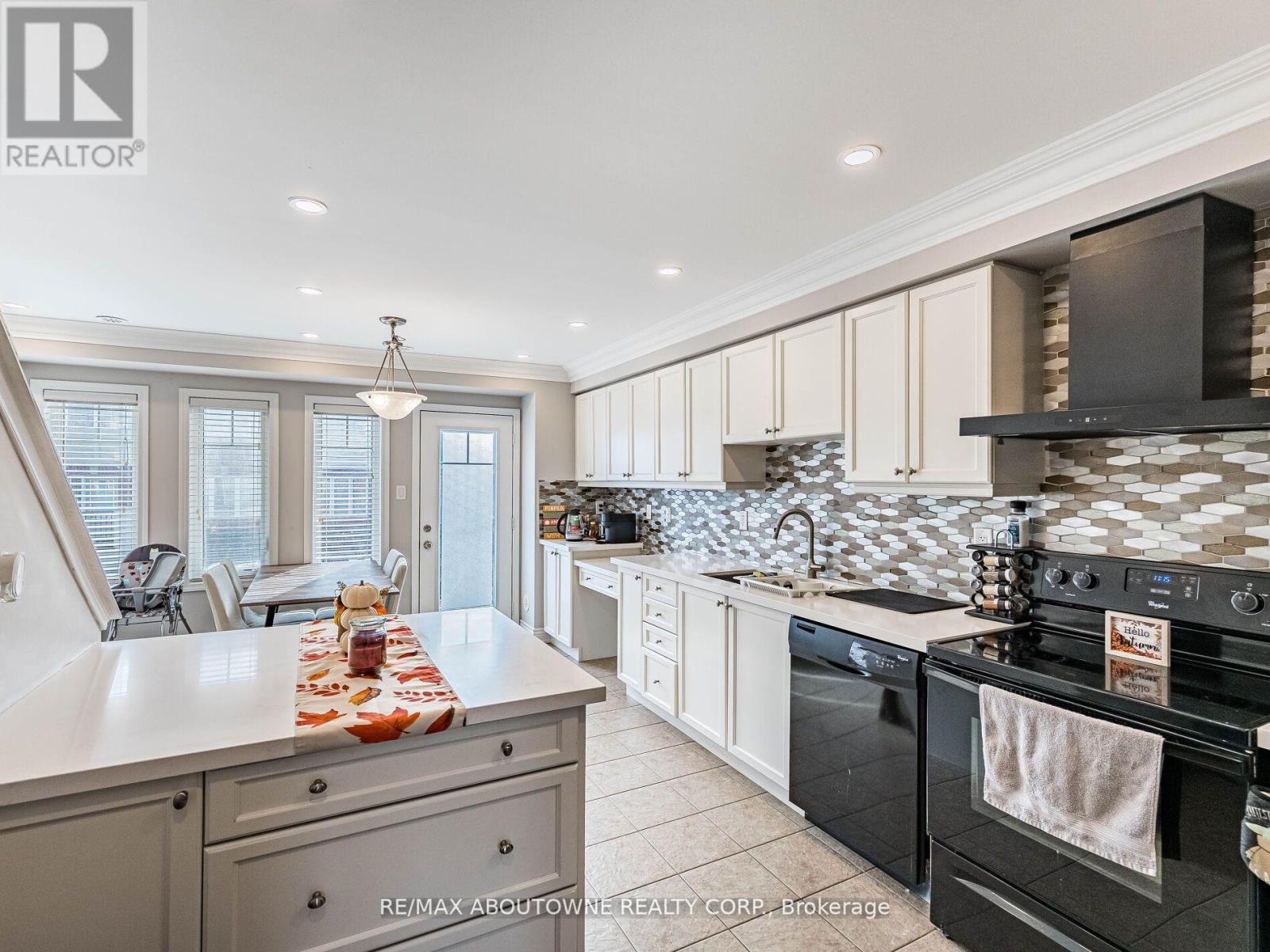 Unit 29 - 6020 Derry Road, Milton, Ontario  L9T 8L6 - Photo 18 - W12731834