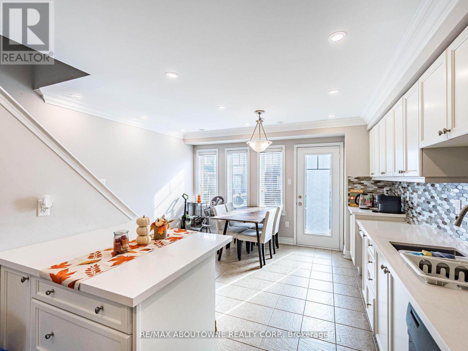 Unit 29 - 6020 Derry Road, Milton, Ontario  L9T 8L6 - Photo 19 - W12731834